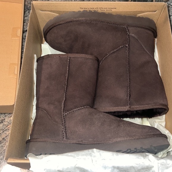 UGG Chocolate Brown Classic Short - Picture 6 of 7